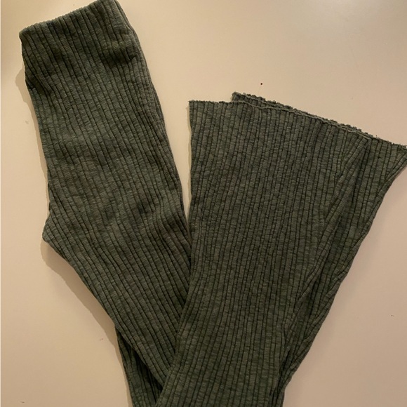 Urban Outfitters green flare knit leggings - Picture 1 of 3